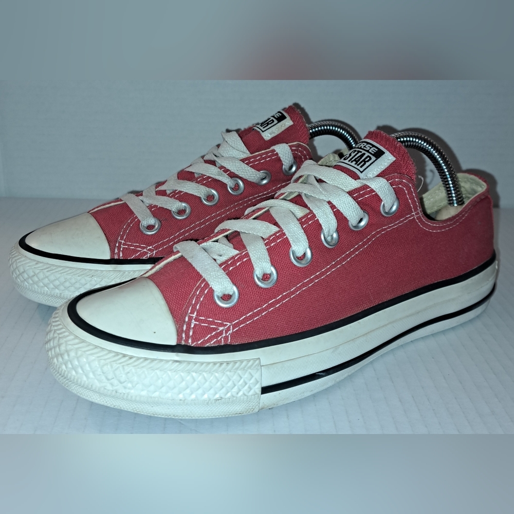 Women's Converse All Star Red Canvas Lowtops Size 7w /5m M9696